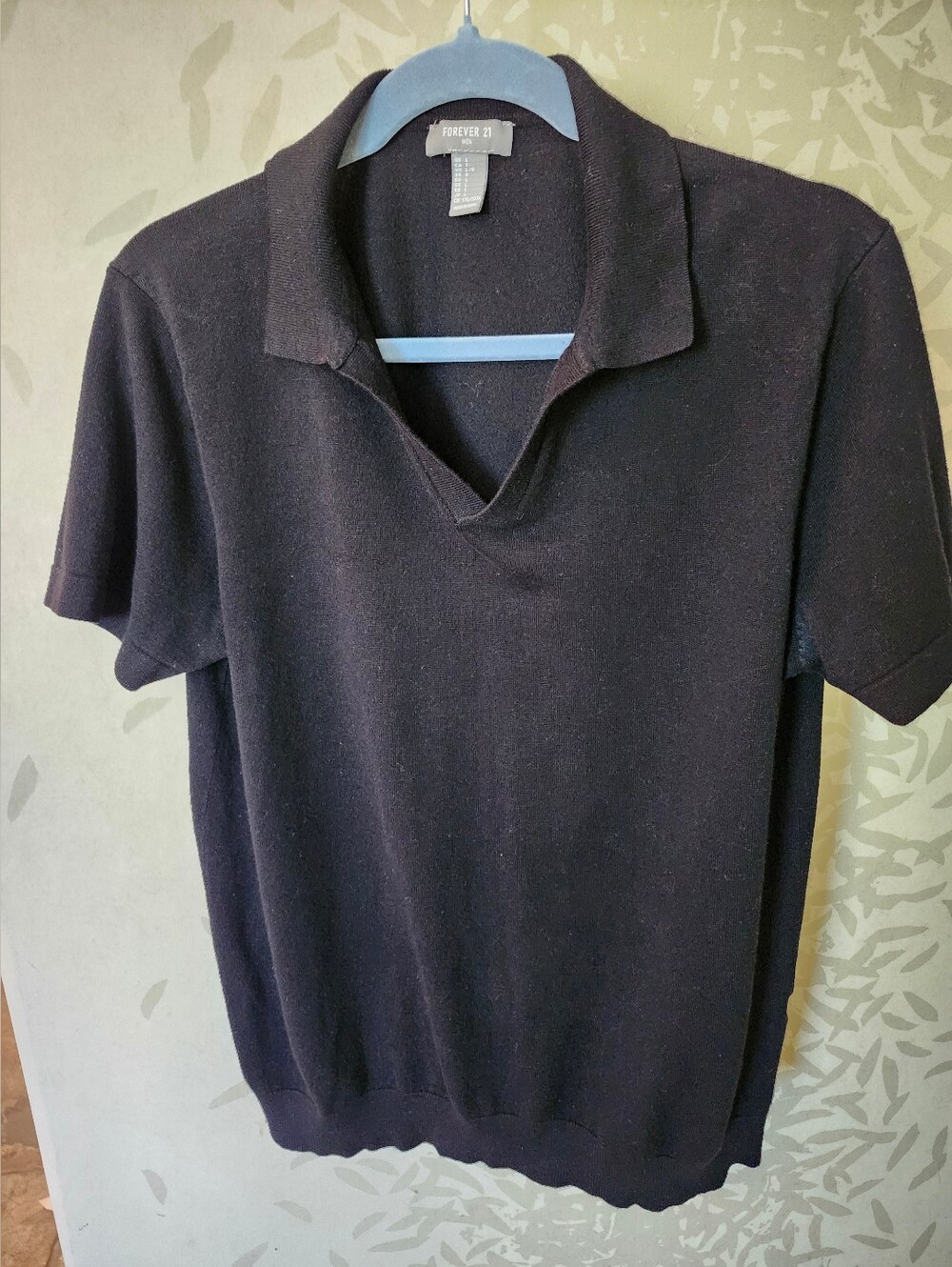 Forever 21 Men’s Black V-Neck Short-Sleeve Sweater